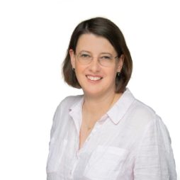Frau Annika Strauß